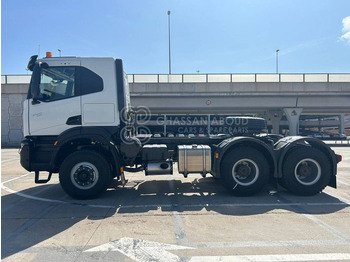 شاحنة جرار IVECO