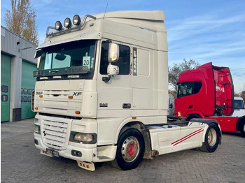 شاحنة جرار DAF XF 105 460