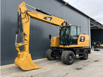 حفارة على عجلات CATERPILLAR M318F