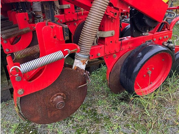 وضع البذور فى خطوط Breviglieri Einzelkorn Mais: صور 2