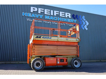رافعات مقصية JLG