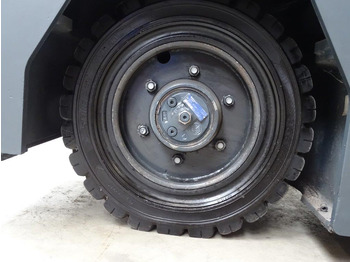 شاحنة المناولة رباعية الاتجاهات Combilift ESL5067 - REIFEN SE -TRIPLEX: صور 2 شاحنة المناولة رباعية الاتجاهات Combilift ESL5067 - REIFEN SE -TRIPLEX: صور 2