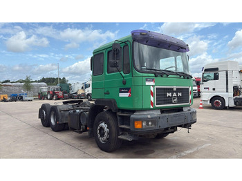 شاحنة جرار MAN 25.372 (6X2 / MANUAL PUMP / POMPE MANUELLE / 8 TYRES / 6 CYLINDERS): صور 3