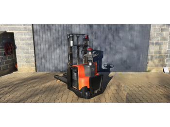 معدات تكديس BT