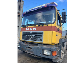 شاحنة جرار MAN