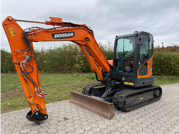حفارة مصغرة DOOSAN DX63-3