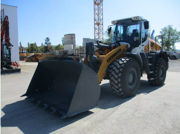 اللودر بعجل LIEBHERR L 526