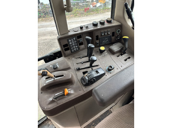 الكابينة والداخلية JOHN DEERE