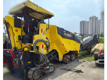 ماكينات لصقل الأسفلت BOMAG