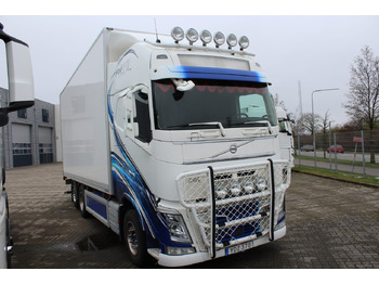 بصندوق مغلق شاحنة VOLVO FH