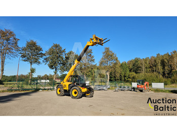 رافعة تلسكوبية JCB