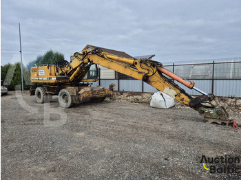 حفارة على عجلات LIEBHERR A 902