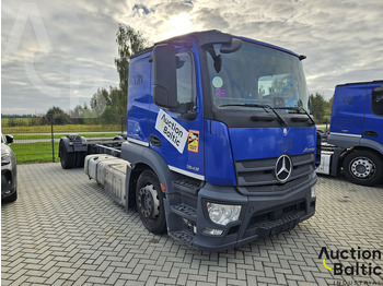 الشاسيه شاحنة MERCEDES-BENZ Actros 1843