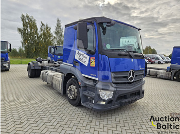 الشاسيه شاحنة MERCEDES-BENZ Actros 1843