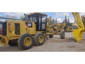 آلة تسوية الأرض CATERPILLAR 140K