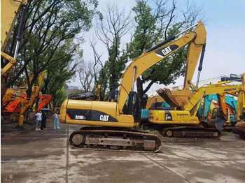 حفارات زحافة CATERPILLAR 320D2