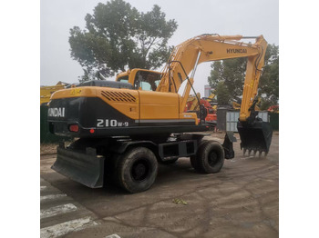 حفارة على عجلات HYUNDAI R210
