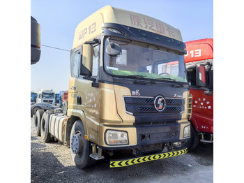 شاحنة جرار SHACMAN