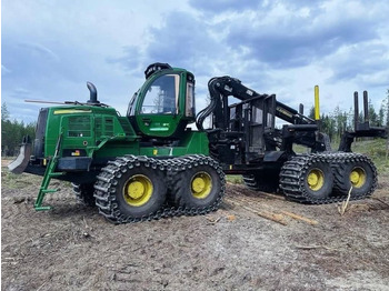 شاحنات نقل الأخشاب في الغابات JOHN DEERE