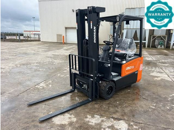 رافعة شوكية كهربائية DOOSAN