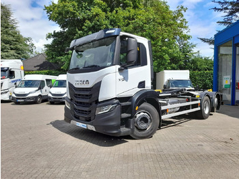 شاحنة ذات الخطاف IVECO