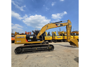 حفارة CATERPILLAR 323D2L
