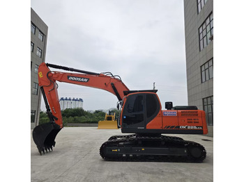 حفارة DOOSAN DX225