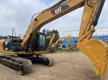 حفارات زحافة CATERPILLAR 320D2