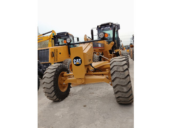 آلة تسوية الأرض CATERPILLAR 140H