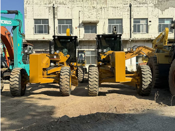 آلة تسوية الأرض CATERPILLAR 140K
