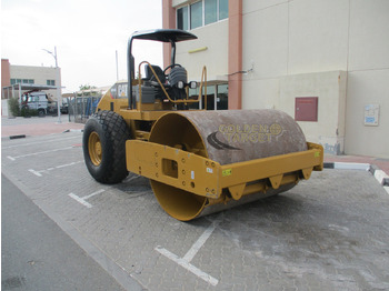 مدحلة الأسفلت CATERPILLAR
