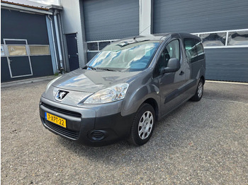 سيارة PEUGEOT
