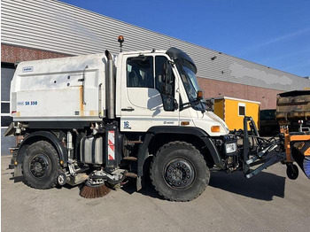 سياره كنس شوارع UNIMOG U400