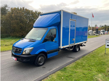 بصندوق مغلق شاحنة MERCEDES-BENZ Sprinter 516