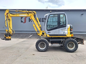 حفارة على عجلات NEW HOLLAND
