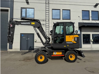 حفارة على عجلات VOLVO EW60E