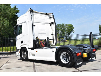 شاحنة جرار Scania R520 V8 NGS 4x2 - RETARDER - 523 TKM - PARK. AIRCO - ACC - NAVI - 2 x FUEL TANKS - LED LIGHTS -: صور 3