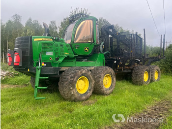 شاحنات نقل الأخشاب في الغابات JOHN DEERE