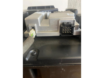 لوحة القيادة - شاحنة Mercedes Actros MP4 Subwoofer Soundsystem Bass A0018206202: صور 4 لوحة القيادة - شاحنة Mercedes Actros MP4 Subwoofer Soundsystem Bass A0018206202: صور 4