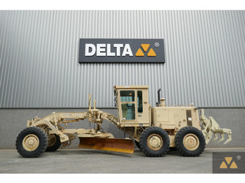 آلة تسوية الأرض CATERPILLAR