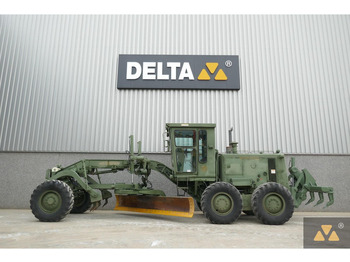 آلة تسوية الأرض CATERPILLAR