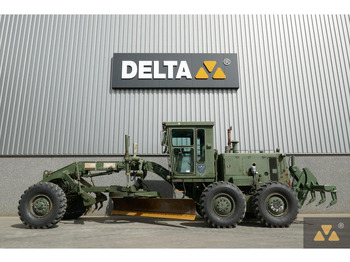 آلة تسوية الأرض CATERPILLAR