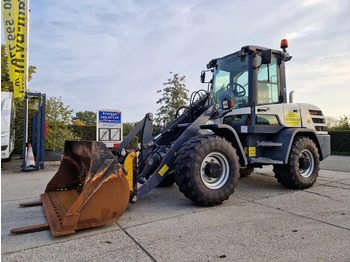 اللودر بعجل YANMAR