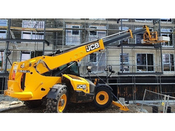 رافعة تلسكوبية JCB