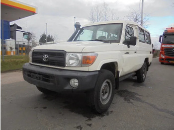 سيارة TOYOTA Land Cruiser