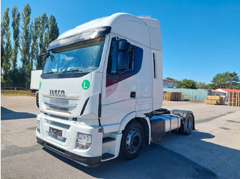 شاحنة جرار IVECO