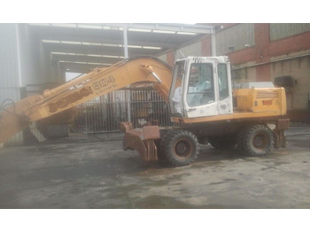 حفارة على عجلات LIEBHERR A 904