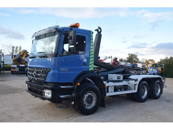 شاحنة ذات الخطاف MERCEDES-BENZ Axor 2633