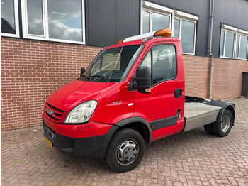 شاحنة جرار IVECO Daily