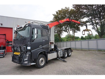 شاحنة قطع الأشجار VOLVO FH16 750